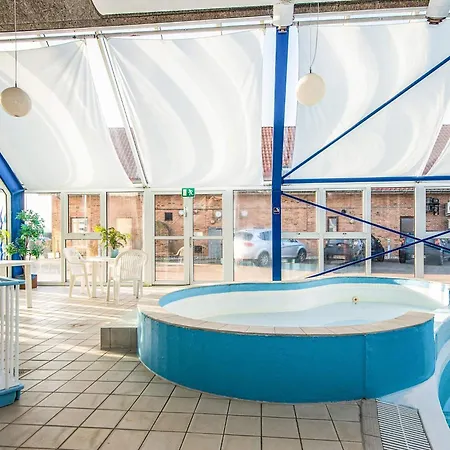 4 Person In Hejls-by Traum *